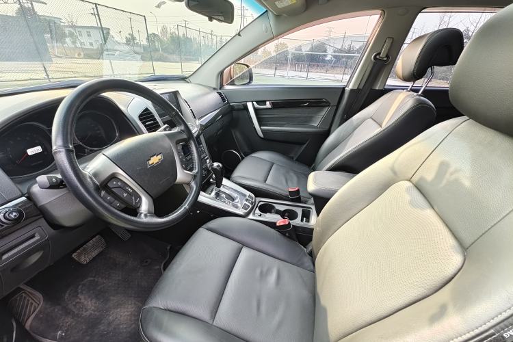 Used Chevrolet Captiva 2015 2.4L 4x4 Flagship Edition 7-Seater

