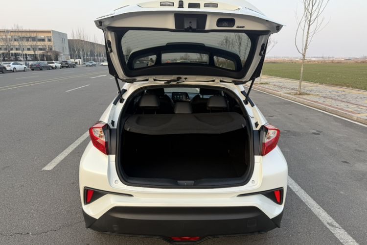 Used Toyota IZOA 2018 2.0L Yichi Version China VI Standard
