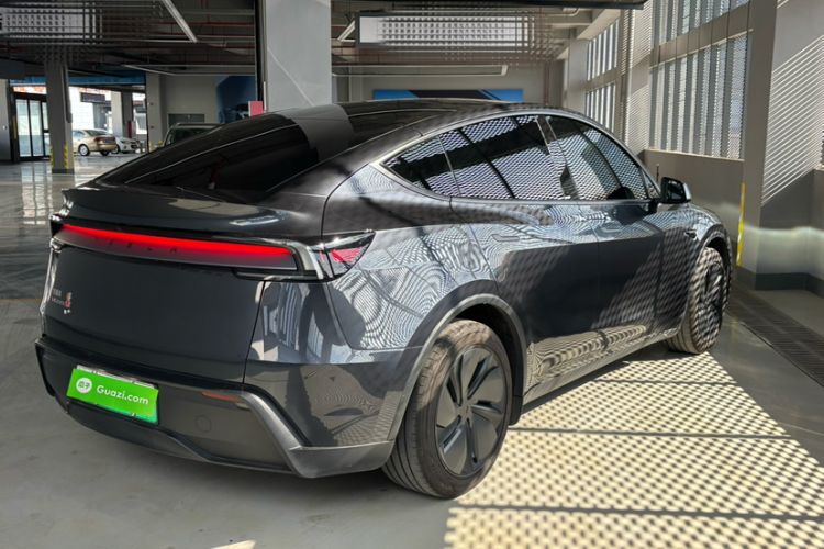 Used Tesla Model Y 2025 Rear-Wheel-Drive Version
