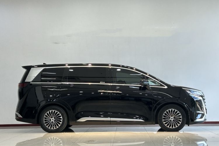 Used Denza D9 2023 DM-i 965 Luxury Model
