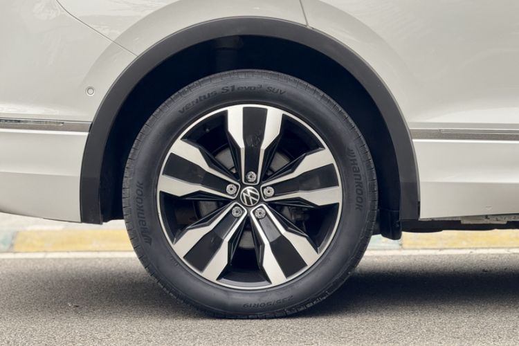 Used Volkswagen Tiguan L 2022 380TSI Automatic All-Wheel Drive R-Line Flagship 7-Seater
