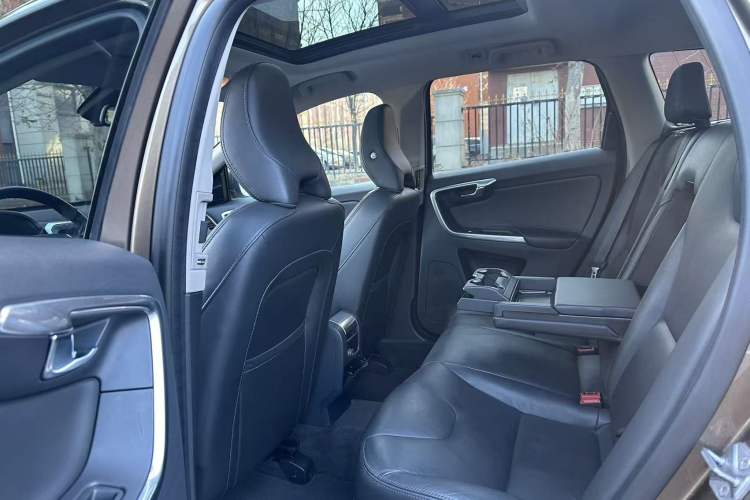 Used Volvo XC60 2016 T5 Smart Upgrade Model
