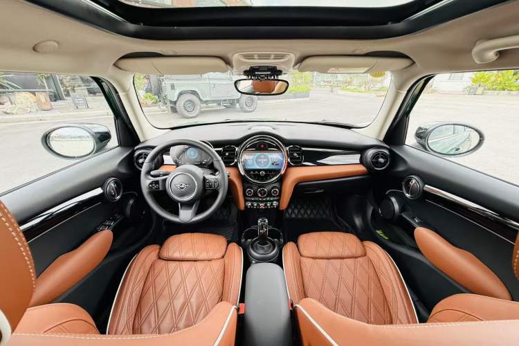 Used  MINI 2022 Updated 1.5T COOPER Artist Five-Door Edition
