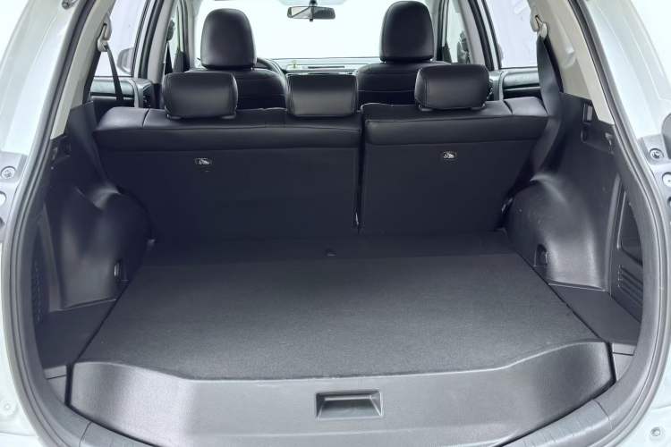 Used Toyota RAV4 2016 2.0L CVT Two-Wheel Drive Fashion Edition China V Standard
