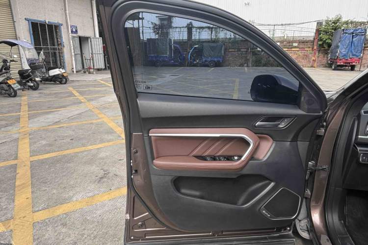 Used Haval H6 2017 Blue Label 1.5T Automatic Two-Wheel Drive ZhiShang Model
