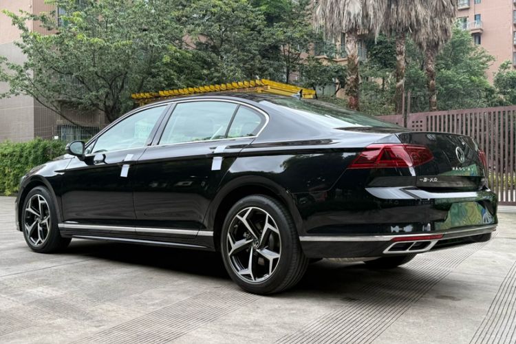 Used Volkswagen Magotan 2025 Zhongxiang Version 330TSI DSG Luxury Edition
