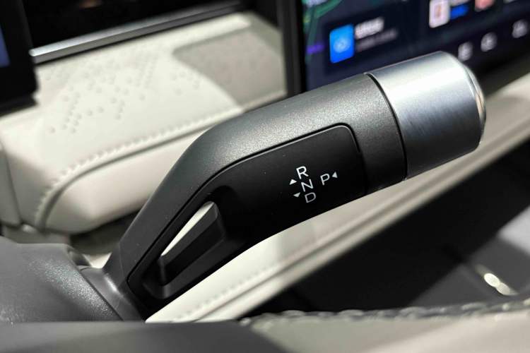 Used  Galaxy 8 2025 130km EM-i Deluxe Edition
