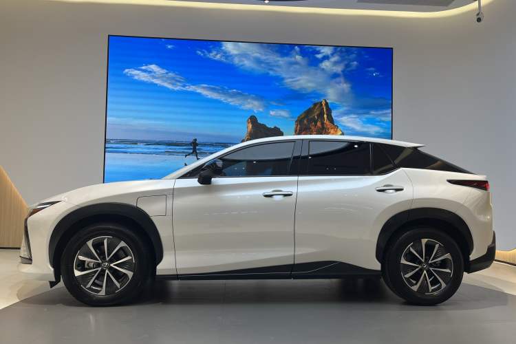 Used Lexus RZ 2023 450e All-Wheel Drive Luxury Edition
