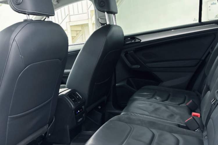 Used Volkswagen Tiguan L 2020 330TSI Automatic Two-Wheel Drive Panoramic Comfort Edition China VI Standard
