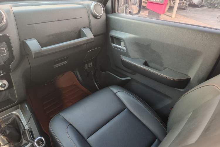 Used Beijing Auto BJ40 2016 40L 2.0T Manual All-Wheel Drive Prestige Edition
