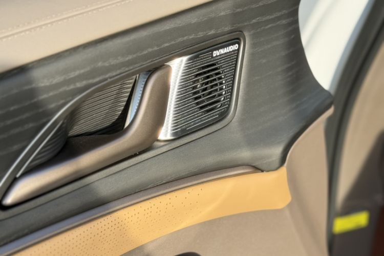 Used Denza D9 2022 DM-i 970 Four-Wheel Drive Prestige Model
