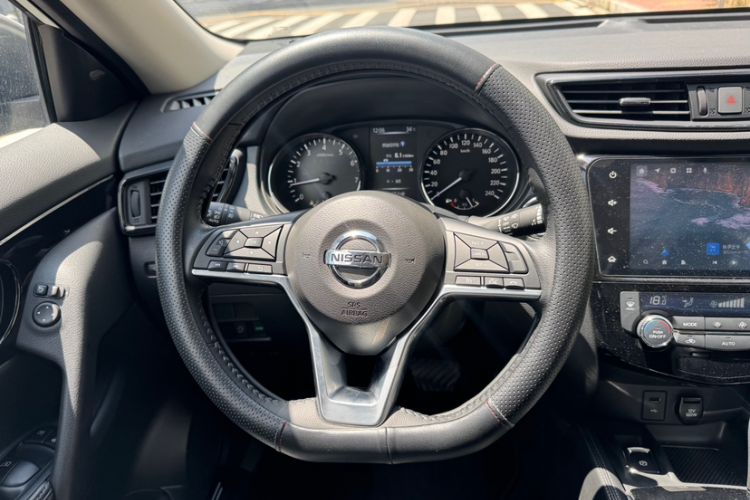 Used Nissan X-Trail 2023 Classic 2.0L Two-Wheel Drive Smart Connect Premium Edition
