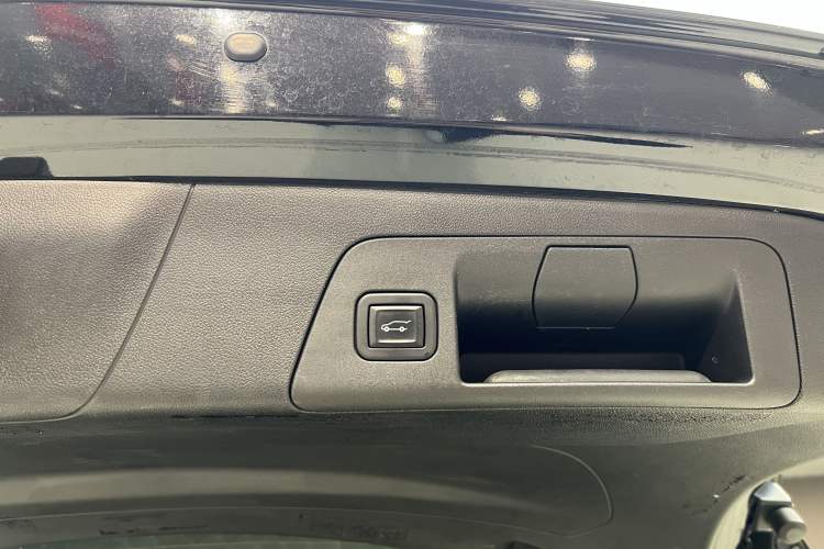 Used Buick Envision 2020 Encore GX S 652T Two-Wheel-Drive Limited-Edition S Sport Version
