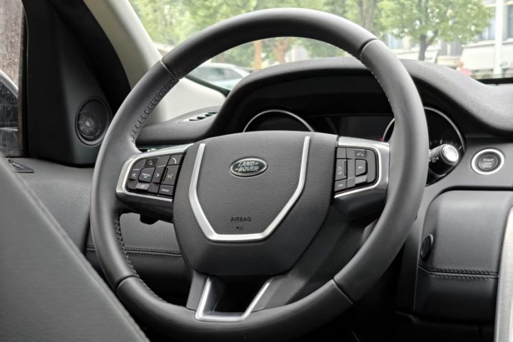 Used Land Rover Discovery Sport 2018 240 PS HSE Version