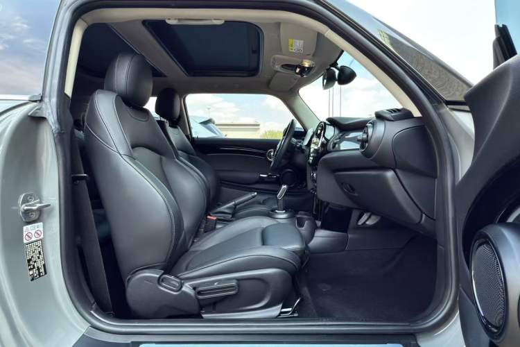 Used  MINI 2022 Updated 1.5T COOPER Classic Edition
