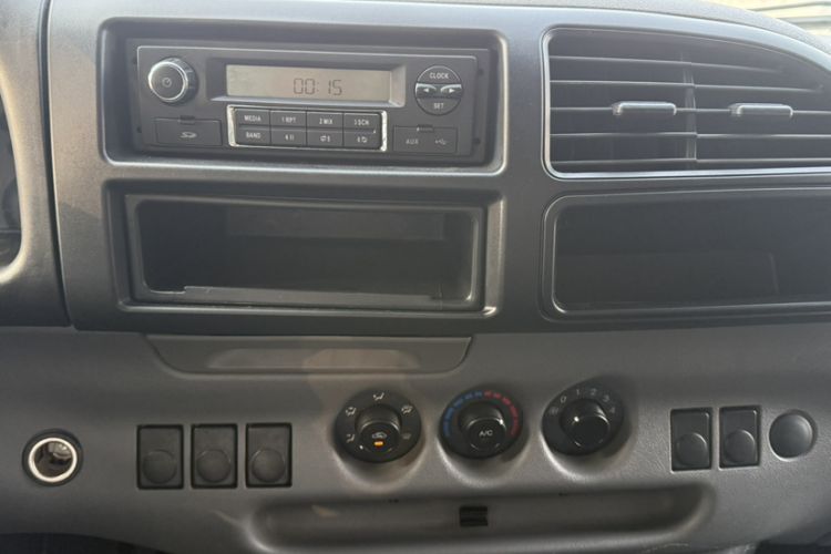 Used JMC Transit 2019 2.8T Commercial Version Short Wheelbase Mid-Roof 6-Seater China VI JX493
