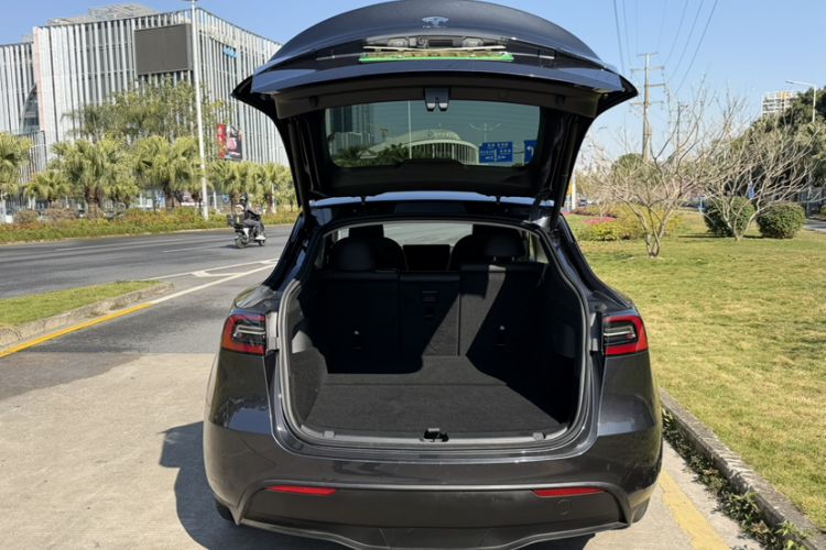 Used Tesla Model Y 2024 Rear-Wheel-Drive Version
