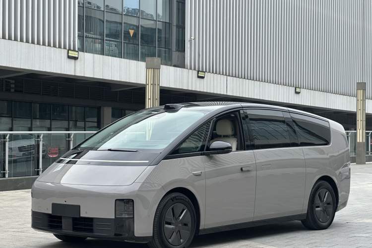 Used Li Auto MEGA 2024 Ultra Model
