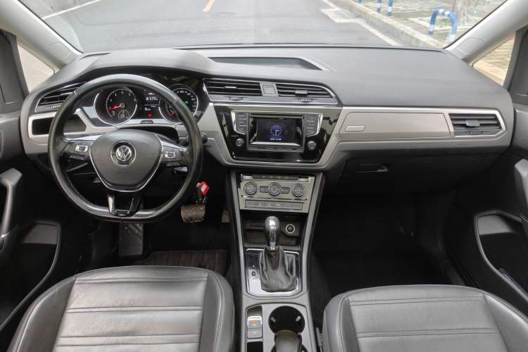 Used Volkswagen Touran 2016 Volkswagen Touran L 280TSI DSG Comfort Edition
