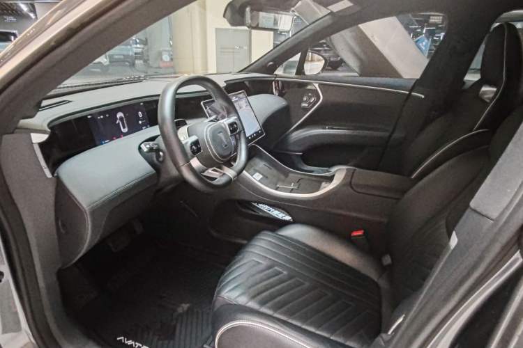 Used  11 2023 Long-Range Single-Motor Version 5 Seats
