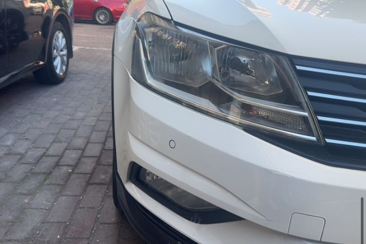 Used Volkswagen Cross Lavida 2016 1.6L Automatic Comfort Edition
