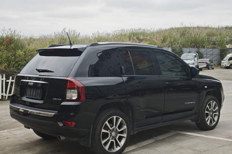 Used  Compass 2013 2.4L Four-wheel Drive Black Edition with Navigation
