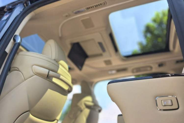 Used Toyota Vellfire 2021 Crown Dual-Engine 2.5L HV Supreme Edition
