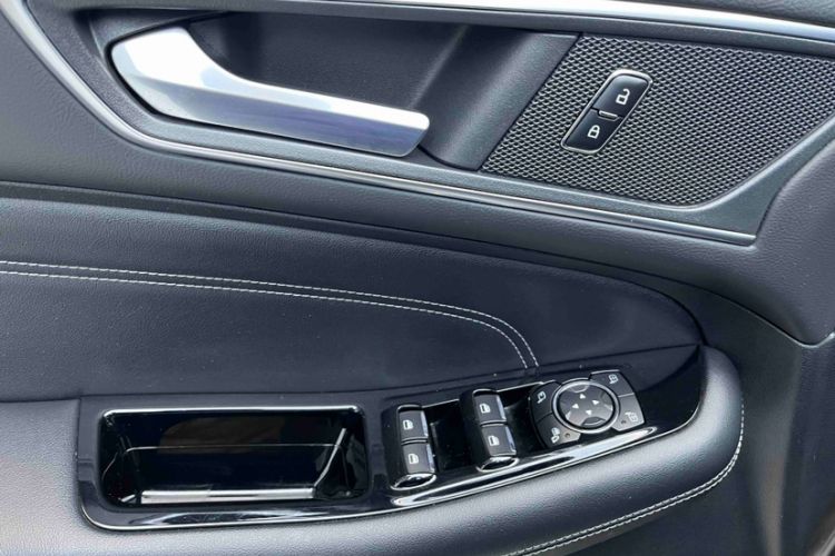 Used Ford Edge 2016 EcoBoost 245 Four-Wheel Drive Titanium Edition 7-Seater
