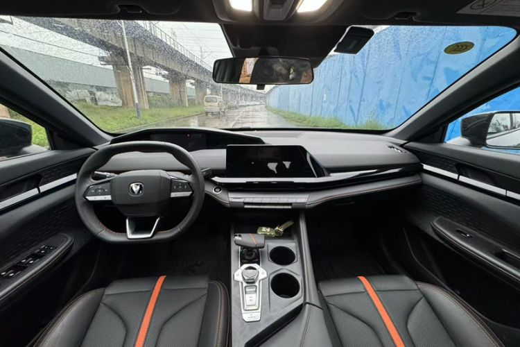 Used Changan UNI-V 2024 1.5T Luxury Edition
