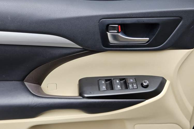 Used Toyota Highlander 2018 2.0T Four-Wheel Drive Elite Edition 7 Seats China V Standard
