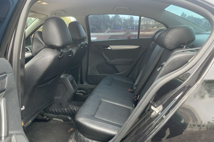 Used Volkswagen Lavida 2015 1.6L Automatic Fashion Edition
