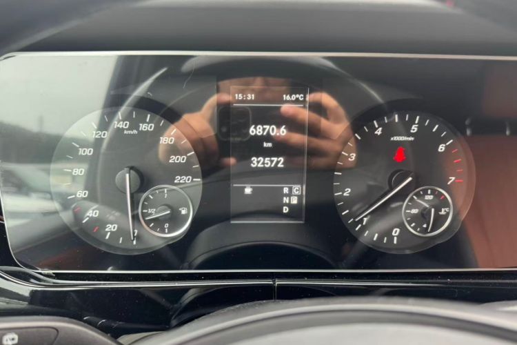 Used Mercedes-Benz Vito 2023 2.0T Elite Version 7 Seats
