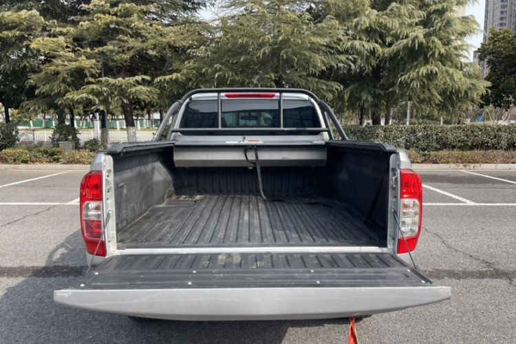 Used Dongfeng Ruichi 7 2022 2.3T Automatic Two-Wheel Drive Diesel Standard Version with Long Cargo Bed and Flat-Floor Design M9T
