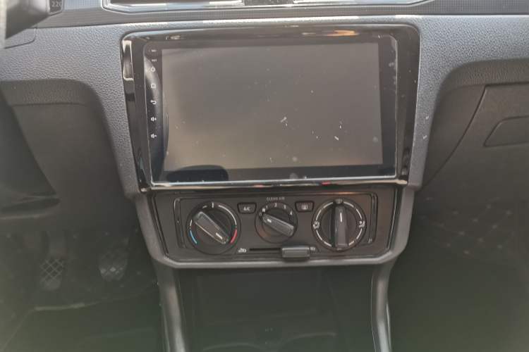 Used Volkswagen Santana 2016 1.6L Manual Fashion Edition
