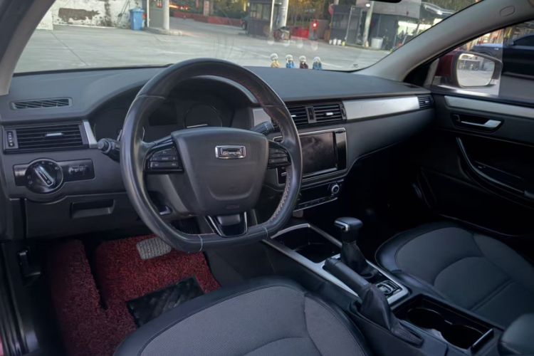 Used Qoros 3 2015 Urban SUV 1.6T Automatic ZhiKu Model
