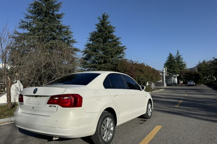 Used Volkswagen Jetta 2015 1.6L Manual Comfort Model
