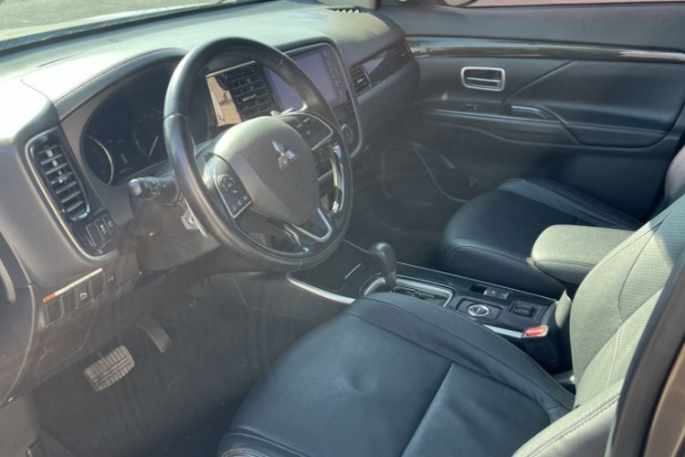 Used Mitsubishi Outlander 2018 2.4L 4x4 Elite Edition 5 Seats
