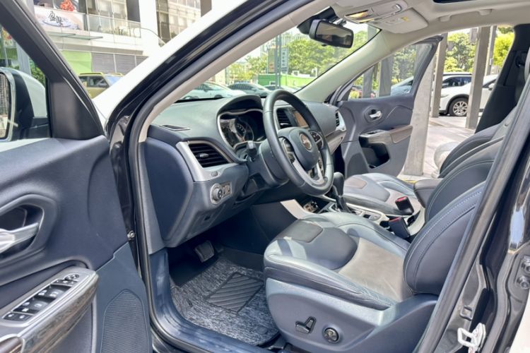 Used  Cherokee 2016 2.4L Leading Edition
