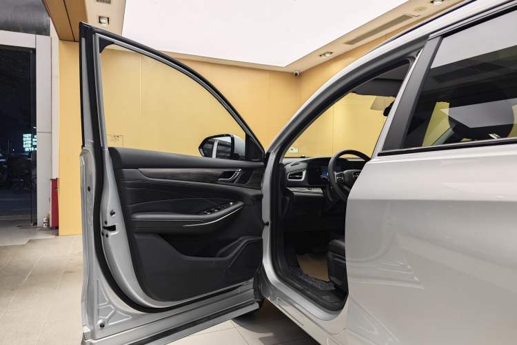 Used  E5 2023 1.5L DE-i 100KM Comfort Edition 7-Seater
