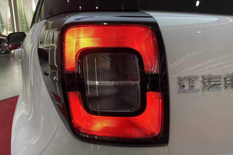 Used SOL E10X 2021 302 km Range Luxury Version 31.4 kWh
