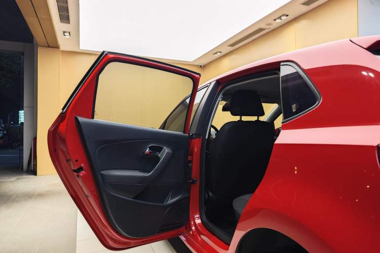 Used Volkswagen Polo 2014 1.6L Automatic Comfort Edition
