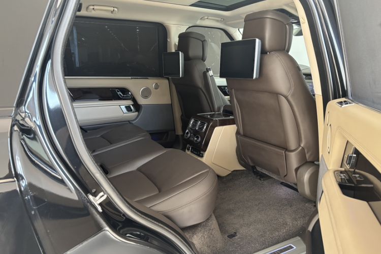 Used Land Rover Range Rover 2022 3.0 L6 400 PS Classic Extended Version
