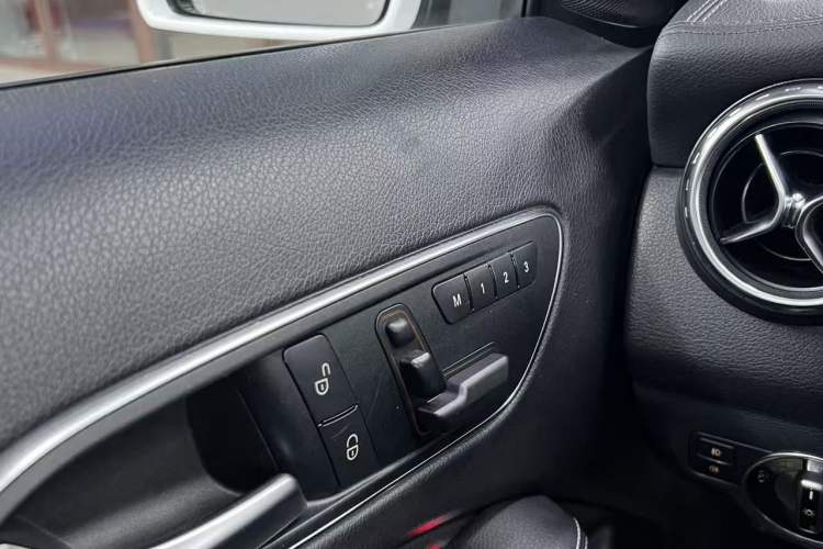 Used Mercedes-Benz GLA 2015 GLA 220 4MATIC Fashion Model