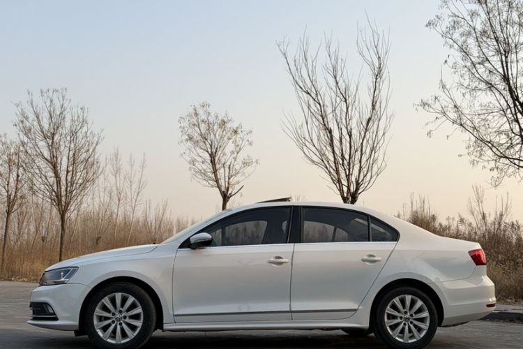 Used Volkswagen Sagitar 2015 1.6L Automatic Comfort Model
