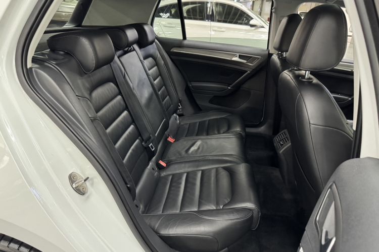 Used Volkswagen Golf 2016 230TSI Automatic Luxury Version
