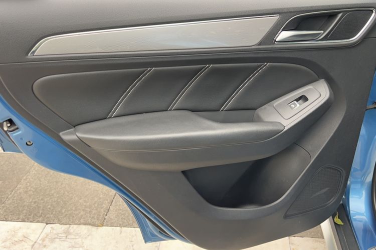 Used Roewe RX5 2016 20T Two-Wheel Drive Automatic Internet Smart Edition
