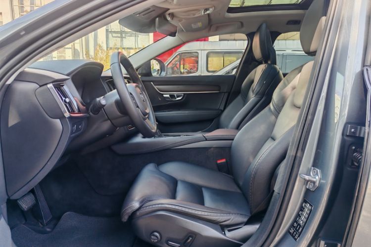 Used Volvo V90 2017 Cross Country T5 AWD Smart Range Edition