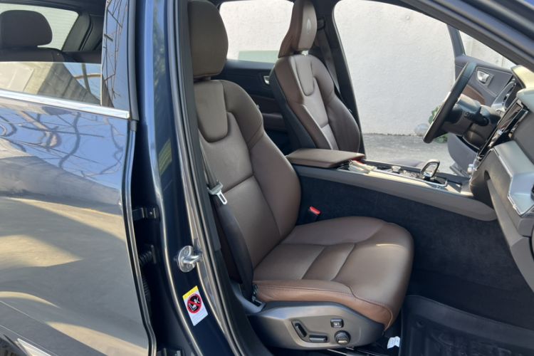 Used Volvo XC60 2023 B5 4x4 Smart Luxury Edition
