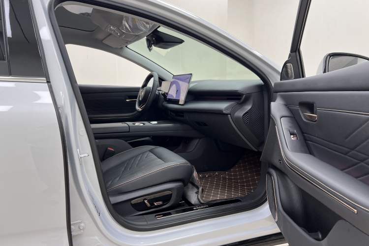 Used Baojun Enjoy 2025 Plug-in Hybrid 140km Luxury Edition