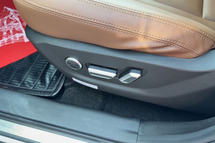 Used Geely Auto Emgrand X7 Sport 2016 1.8TD Automatic All-Wheel-Drive ZhiZun Edition